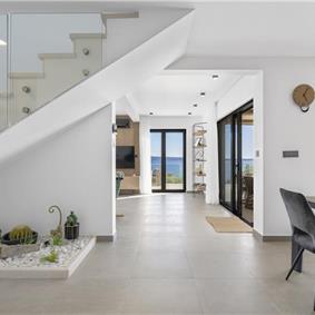 4-Bedroom Villa with heated pool and sea view, near Podstrana, sleeps 8